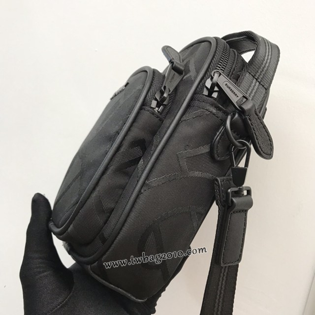 Burberry專門店新款條紋網紋尼龍背帶斜挎男包 巴寶莉男士斜背包 yxb1035